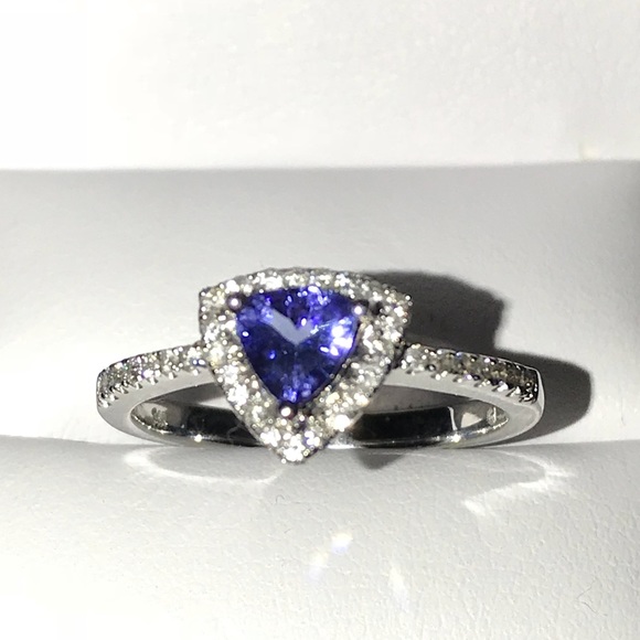 Jewelry - ❤️Beautiful tanzanite & diamond ring❤️